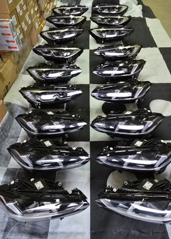 63118084889 BMW Faro izquierdo original y equivalente