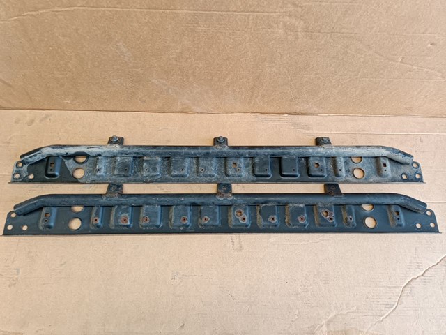 Балка радиатора нижняя LR024295 Land Rover