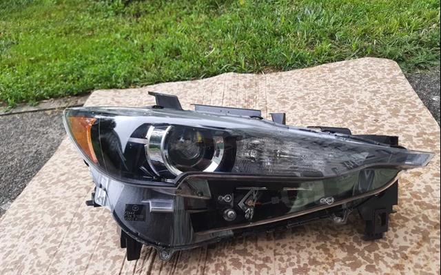 Купить KL2J51030 Mazda Фара основная правая