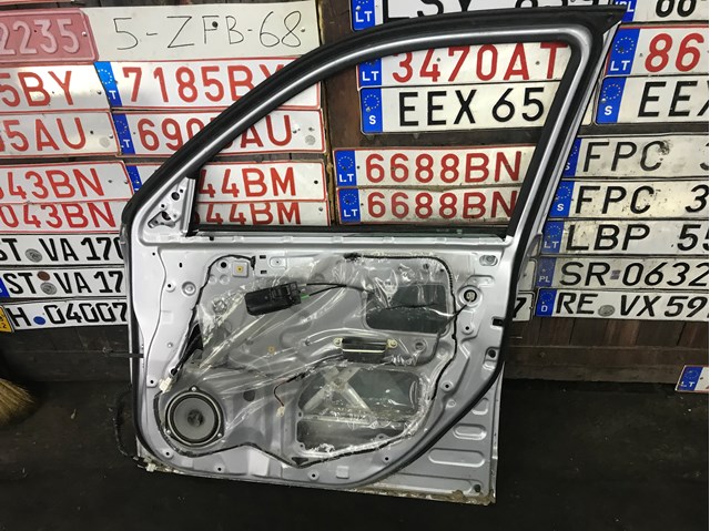 Дверь передняя правая 67001B4050 Daihatsu