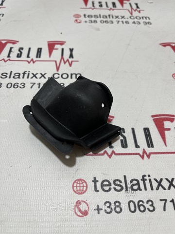  105098100A Tesla Motors