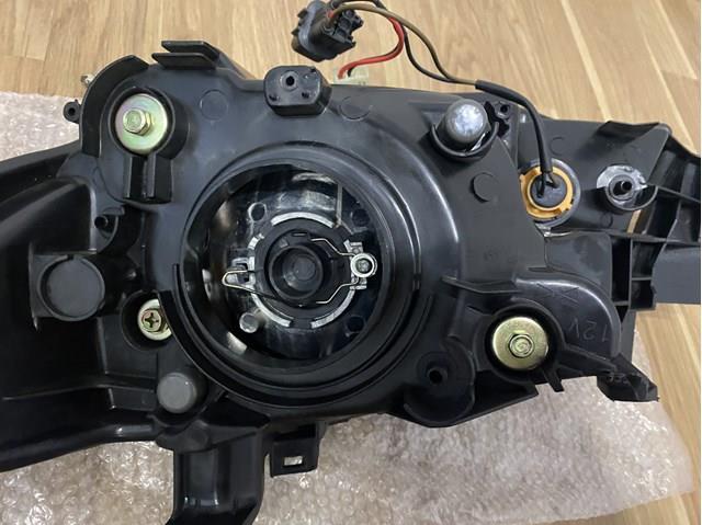 Compre MN159575 Mitsubishi Luz direita