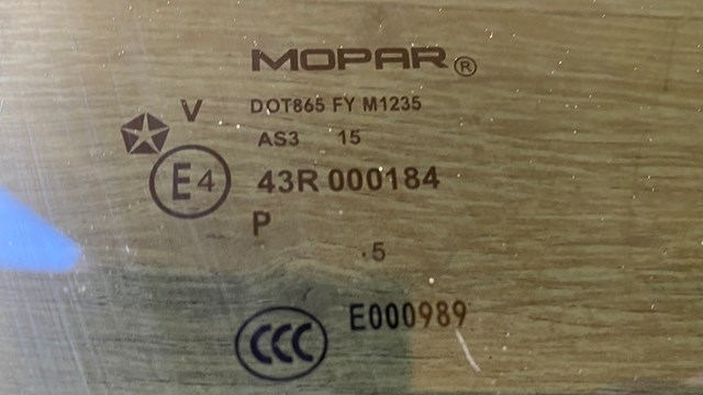 Стекло двери задней левой 5155455AB Chrysler
