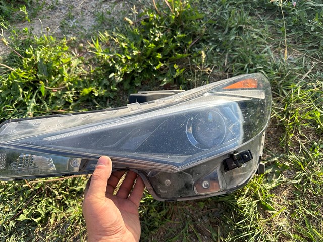 Левая фара 92101AA000 Hyundai/Kia