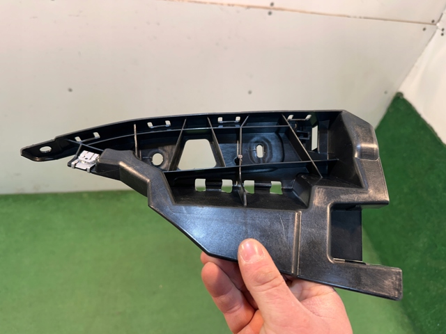Направляющая заднего бампера левая Porsche 9J1807405 цена, от 67.76 USD