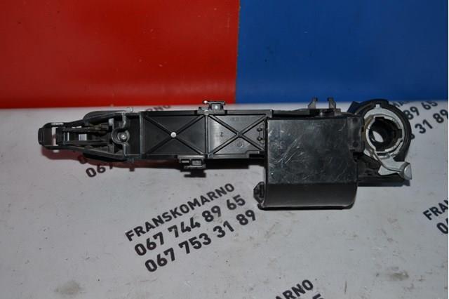 Soporte de manecilla de puerta de batientes trasera izquierda 806067794R RENAULT