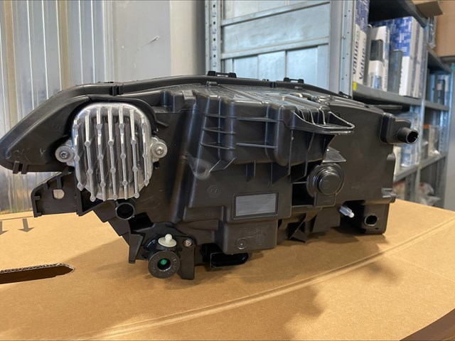 31655714 Volvo Фара