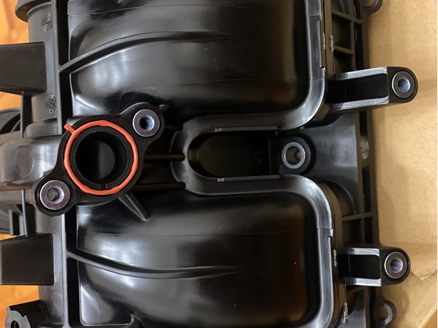 Впускной коллектор Mazda PY8V13100