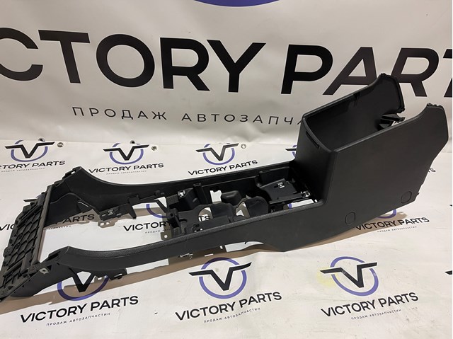 561863241G82V VAG Консоль центральная панели управления