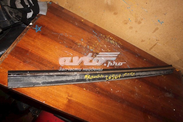 Молдинг двери передней правой нижний NISSAN 808701CA0A