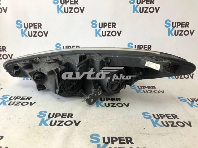 Правая фара 92102A7200 Hyundai/Kia