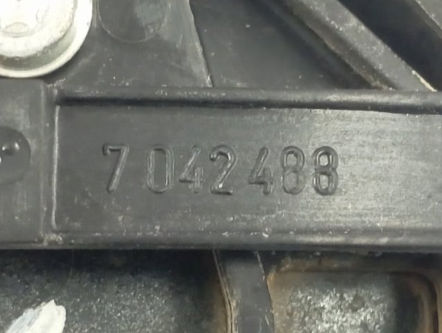7042488 Land Rover 