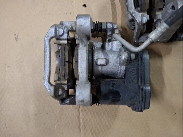 Задние тормозные колодки VAY02643Z Mazda