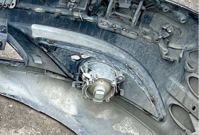 Заглушка противотуманки передней правой Mercedes A2218850253