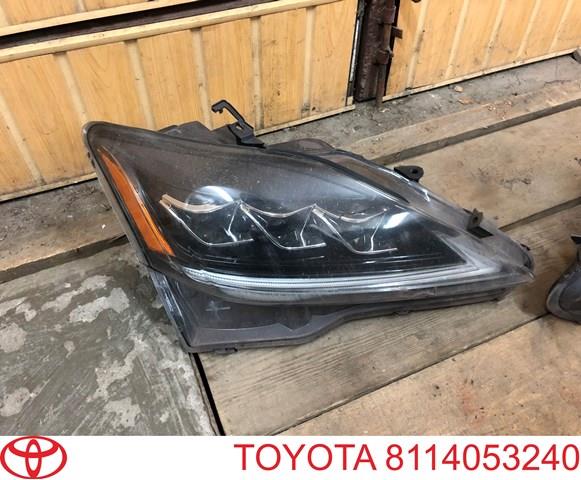 Фара правая Toyota 8114053240