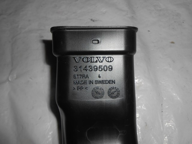 Патрубок воздушный, вход воздушного фильтра Volvo 31338740 цена, от 25.34 USD