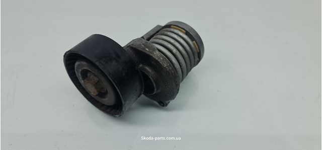 950330 Triple Five Натяжитель клинового ремня