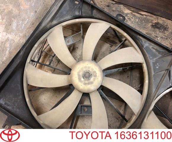 1636131100 Toyota ventilador (roda de aletas do radiador de esfriamento direito)