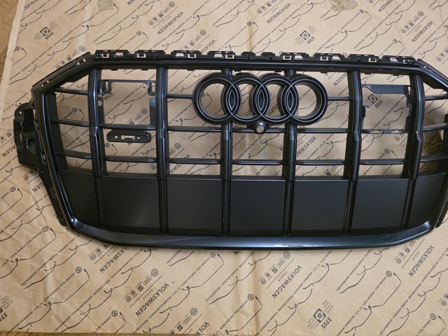 4M0853651AK VAG Решетка радиатора
