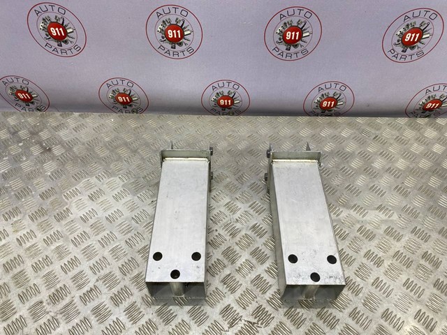622105NA0A Nissan/Infiniti Кронштейн усилителя переднего бампера