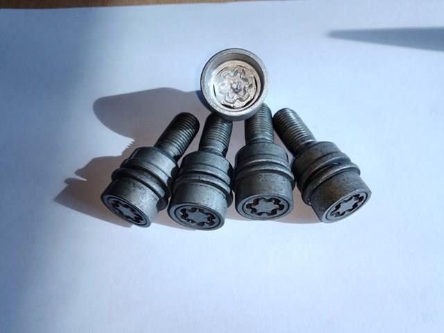 Compre Parafuso de roda Volkswagen AMAROK 