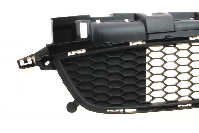 Решетка бампера переднего центральная Autotechteile 5051112 цена, от 51.01 USD