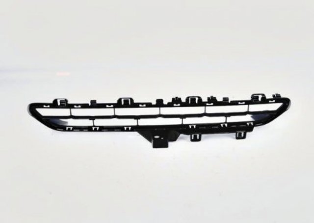 51117319767 BMW Решетка переднего бампера, верхняя