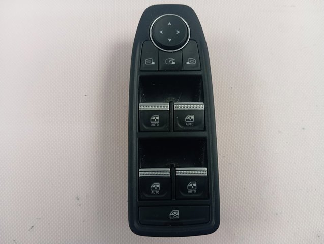Кнопочный блок управления стеклоподъемником передний левый Renault (RVI) 254104289R цена, от 378.71 USD