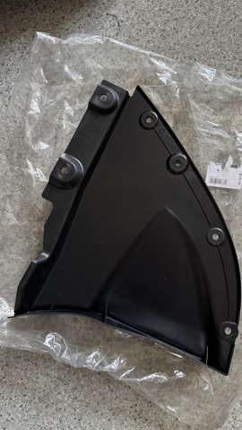 KPF256114 Mazda Воздуховоды системы охлаждения двигателя