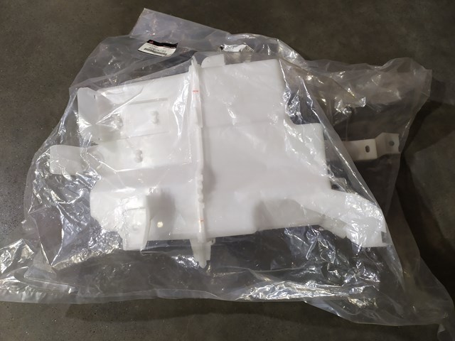Купить 8260A595 Mitsubishi Бачок омывайки