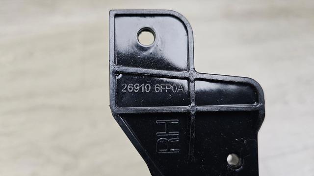 Кронштейн крепления противотуманной фары, правой FPS FP5042932