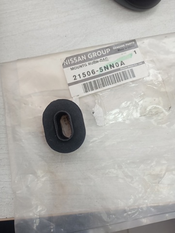 Подушка крепления радиатора верхняя Nissan/Infiniti 215065NN0A