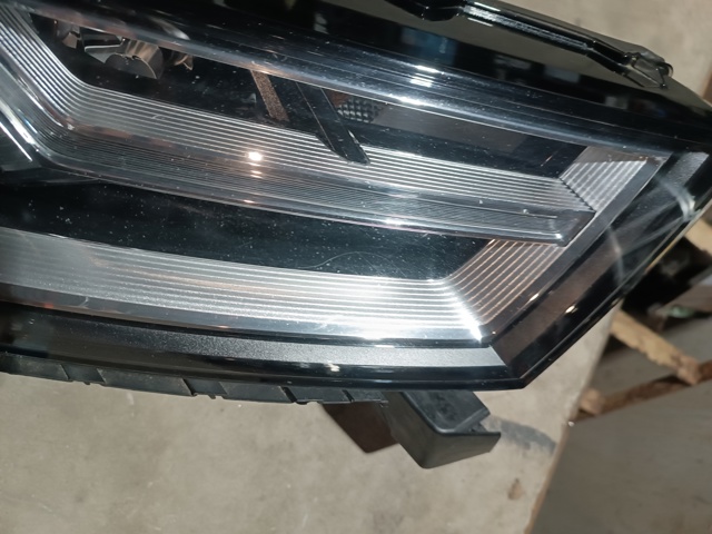 Правая фара 4M0941006B VAG