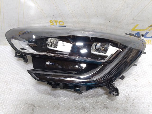 Левая фара 260602075R Renault (RVI)