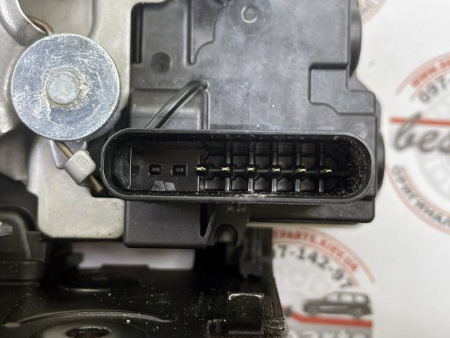Замок передней правой двери LR078708 Land Rover