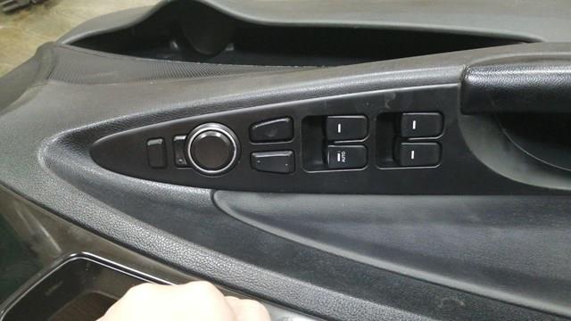 Кнопочный блок управления стеклоподъемником передний левый на Hyundai Sonata YF