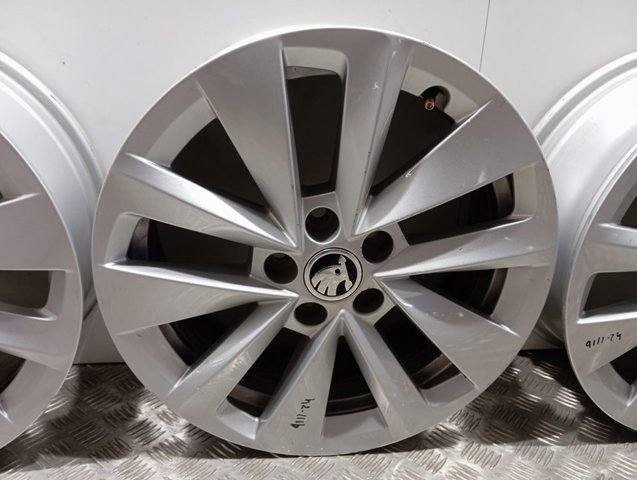 Диски на авто VAG 657601025AJ