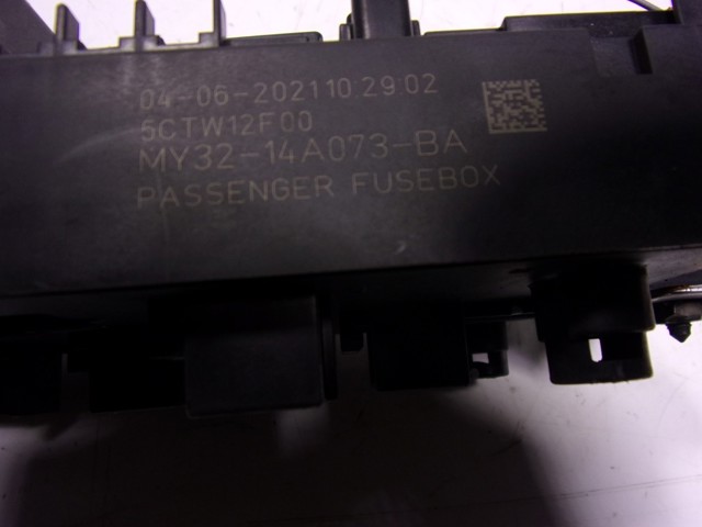 Land Rover LR172494