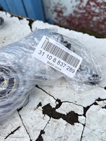 Сайлентблок переднего рычага 31108837289 BMW