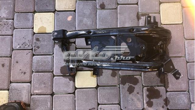 Крепление кпп Land Rover LR105302