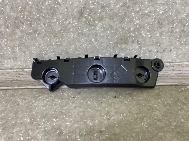 Кронштейн бампера переднего правый 622226RR0B Nissan/Infiniti