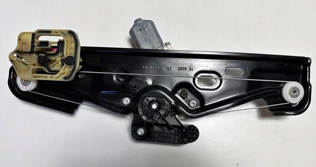 Стеклоподъемник левой задней двери Land Rover LR114598