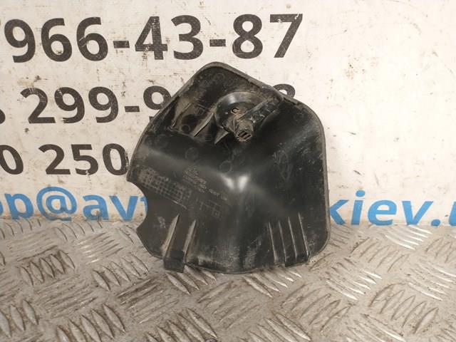 MR402293 Mitsubishi крышка крепления сиденья 3го ряда (левая бежевая)