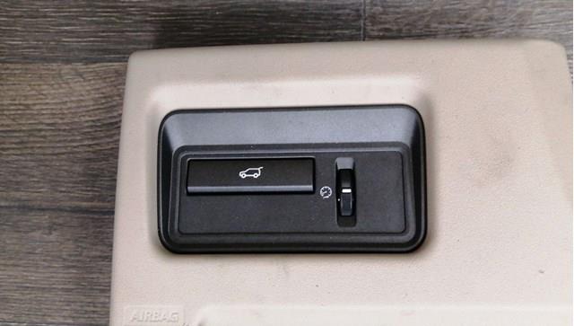LR025943 Land Rover 