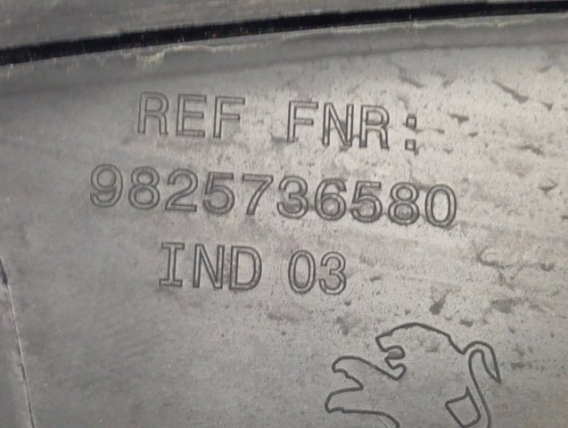 Расширитель (накладка) арки заднего крыла правый 98257365XT Peugeot/Citroen