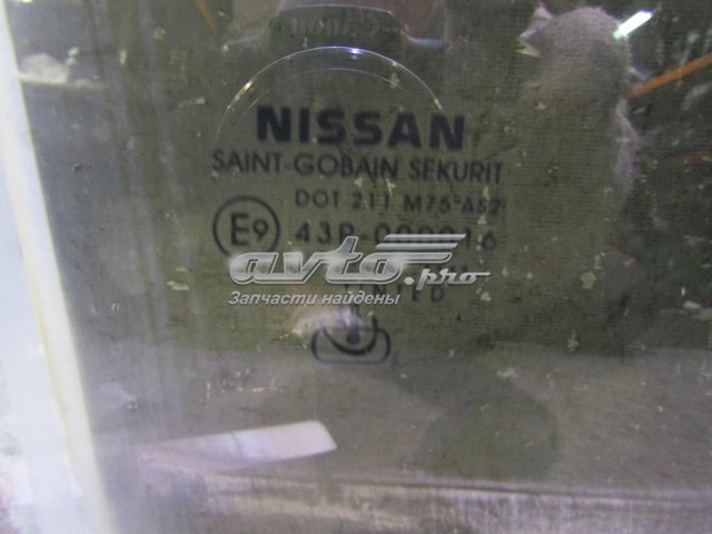 80300EB300 Nissan vidro da porta dianteira direita
