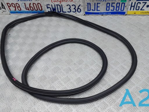 Ущільнювач двері передньої (на кузові) 4M0831721D VAG