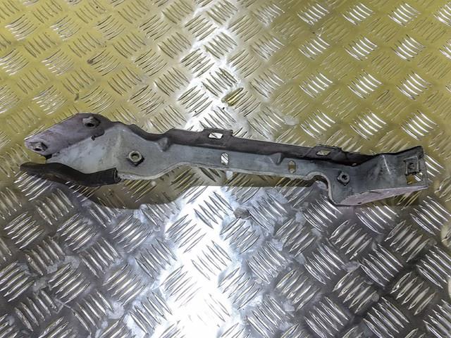 7782004556 Renault (RVI) Рамка радиатора левая