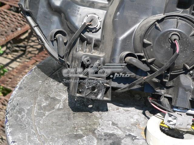 8301B592 Mitsubishi Фара передняя правая
