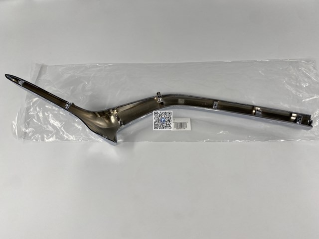 Купить KB8A507J1B Mazda Молдинг решетки радиатора правый